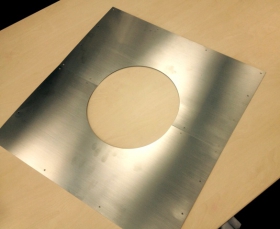 Nerezový krycí plech ku komínu pri sudovej saune