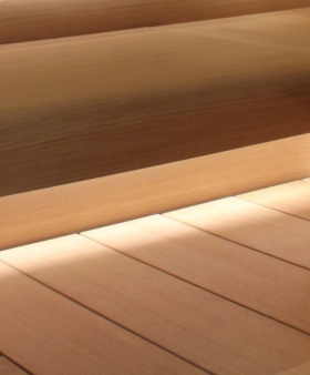 Krycí podlavicový panel Cariitti Taive Hemlock 110x26cm